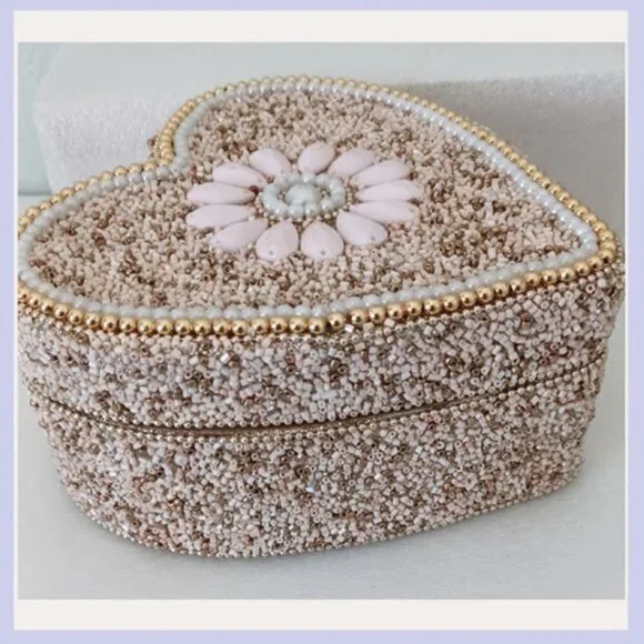 🌸✨ Adorable Bling Flower Keepsake Box – Perfect Gift & Storage ✨🌸 - Picture 3 of 6
